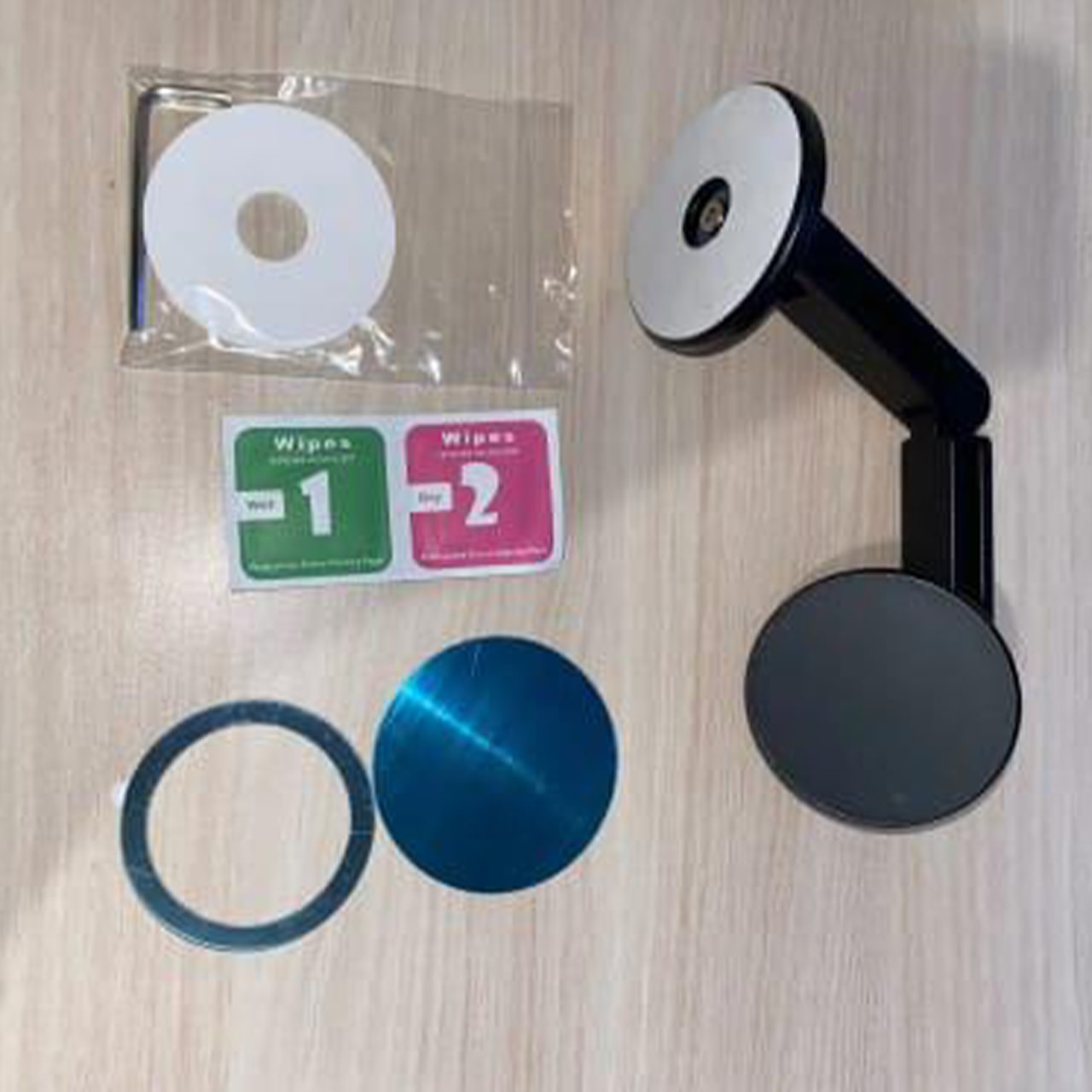 BaseHolder, magnetický držák na telefon
