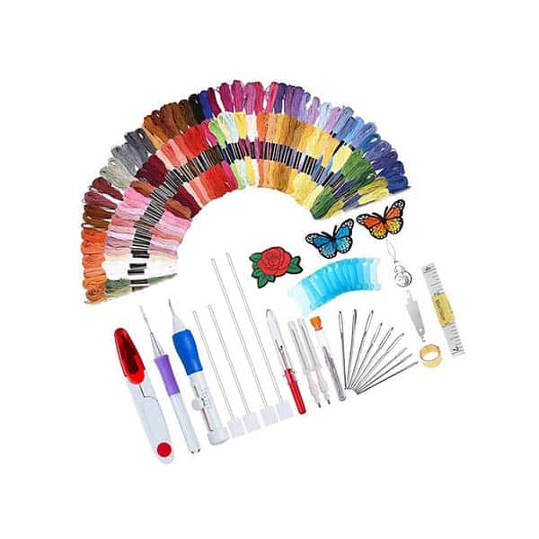 Souprava EmbroideryKit, 136dílná sada nití a dalšího nejběžnějšího vyšívacího příslušenství